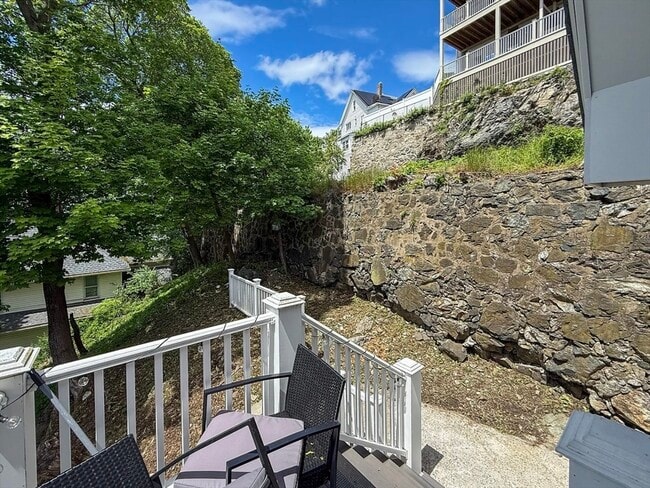 Building Photo - 468 Salem St