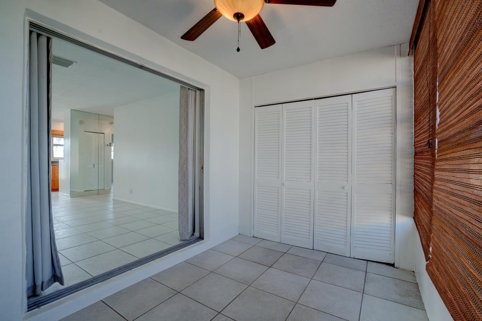 Building Photo - 2111 NE 1st Ct