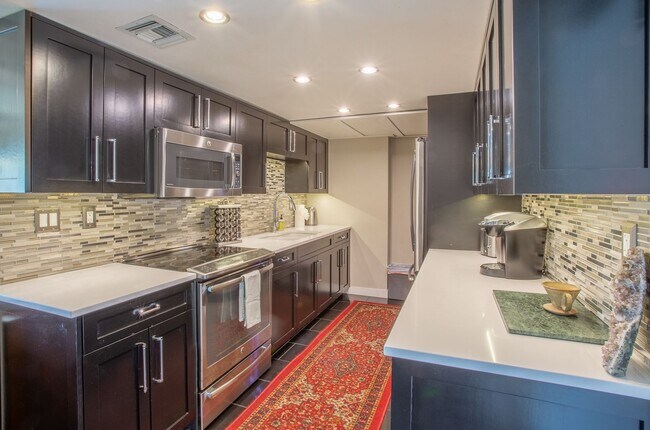 Building Photo - READY TO VIEW NOW! Gorgeous Downtown Phoen...