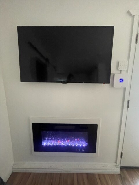 Building Photo - 1419 W 58th Plz