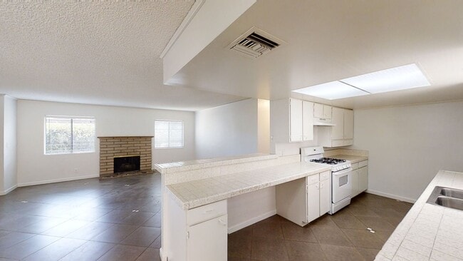 Building Photo - 1125 Chestnut Ave