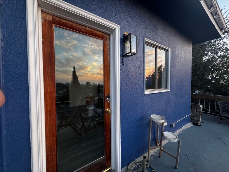 Primary Photo - 1461 Carroll Ave