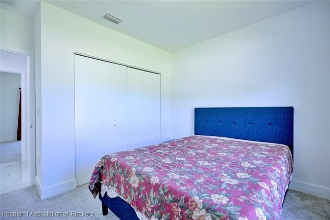 Building Photo - 827 Renault Ave