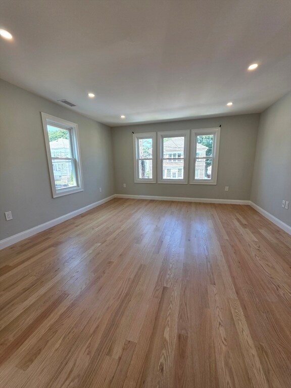 Building Photo - 40 Lorna Rd