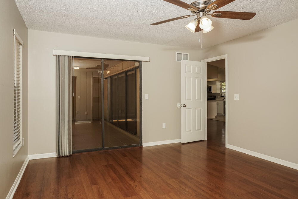 Building Photo - 5785 Colonial Oaks Blvd