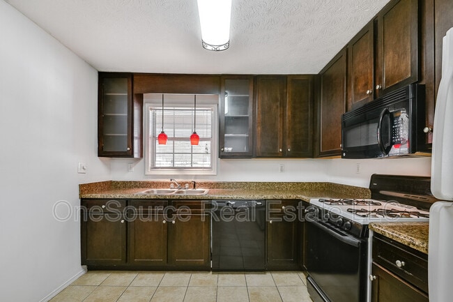 Building Photo - 1210 Augusta Dr