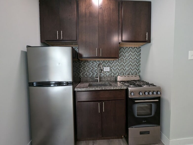 Building Photo - 4546 N Damen Ave