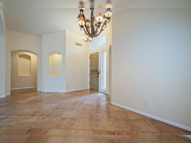 Building Photo - 4605 N Clear Creek Dr