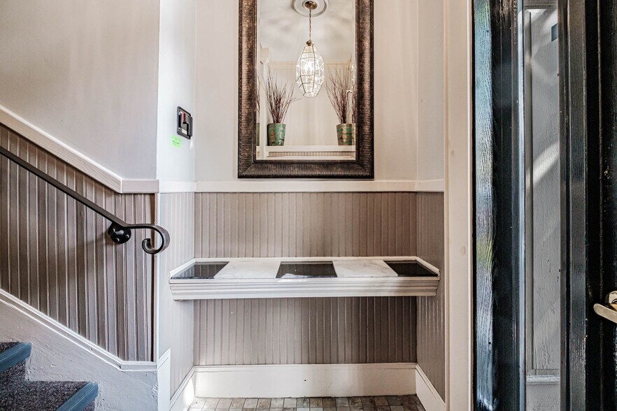 Building Photo - 197 Pine St