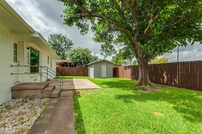 Building Photo - 2413 Patricia Ln