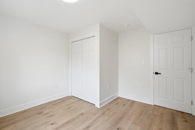 Building Photo - 202 Leslie Ct
