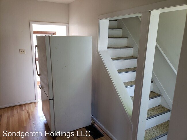 Building Photo - 2 br, 1 bath House - 404 4th St.