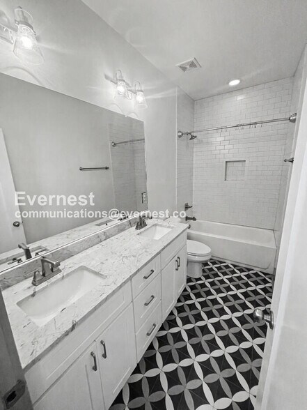 Building Photo - 2209 15th Ave N