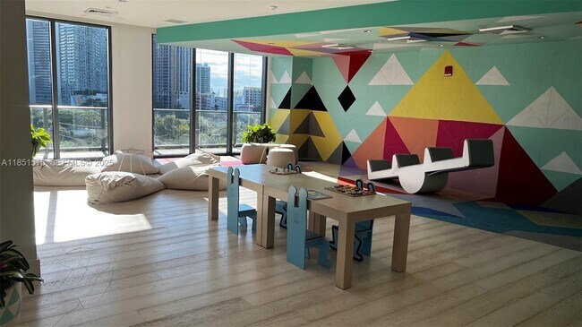 Building Photo - 121 NE 34th St