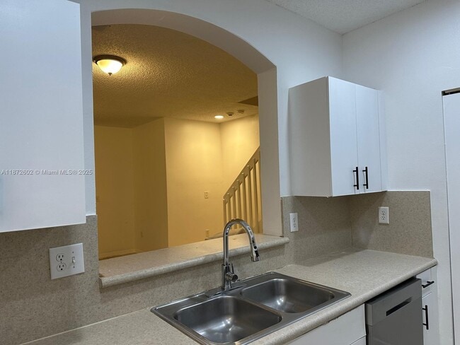 Building Photo - 955 NE 42nd Terrace