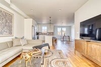 Building Photo - 512 NE 56th Ave