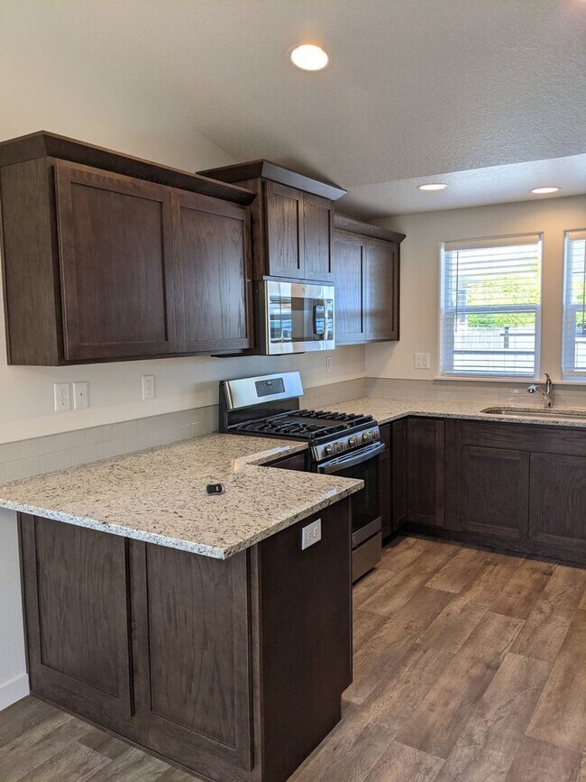 Building Photo - Fantastic 3-Bedroom, 2-Bath Home in Springfield