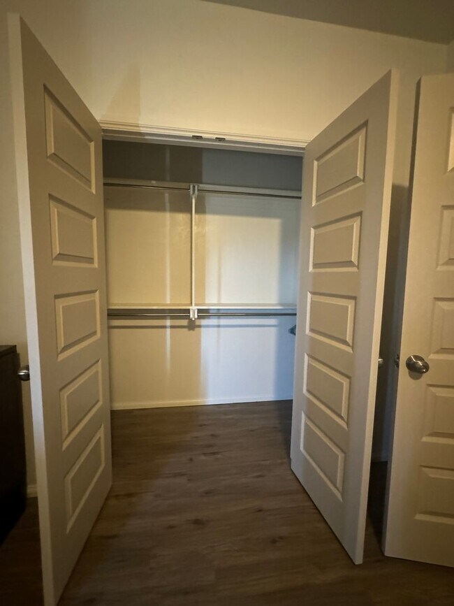 Building Photo - 1323 SW Oklahoma Ave