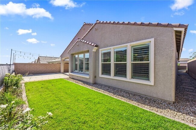 Building Photo - 10456 Skye Arroyo Ave
