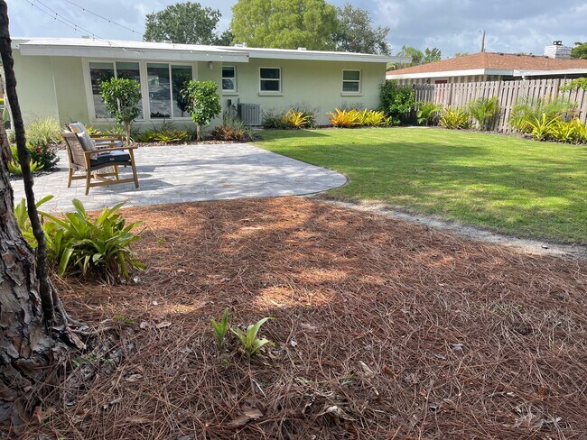 Building Photo - 2236 Datura St