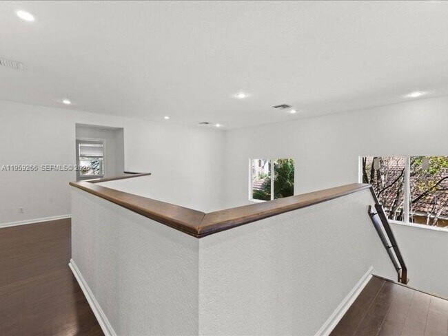 Building Photo - 1819 Mariners Ln