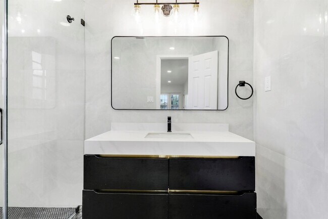 Building Photo - 1009 Alamanda Dr