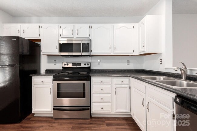 Building Photo - 9204 Four Mile Crk Rd