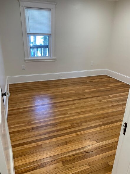 Building Photo - 25 Laurel St