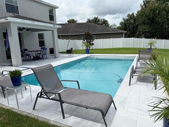 Building Photo - 12236 Fairlawn Dr