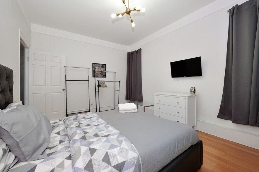 Building Photo - 444 First Ave Loop