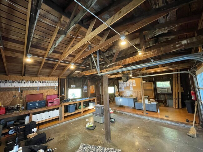 Workshop - 1639 N Benton Way