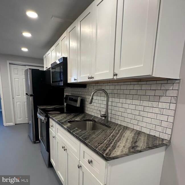 Building Photo - 567 Van Kirk St