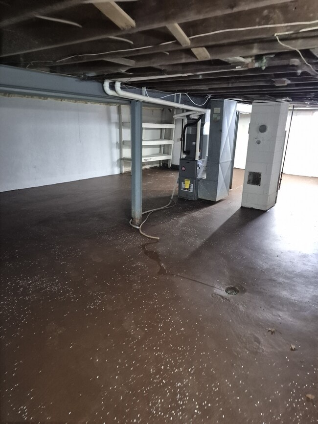 Building Photo - 8835 Murvale Dr