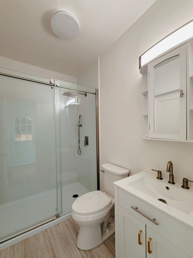 Building Photo - Welcome to Your Charming Ocean Beach 1-Bedroom – Private Yard & Parking