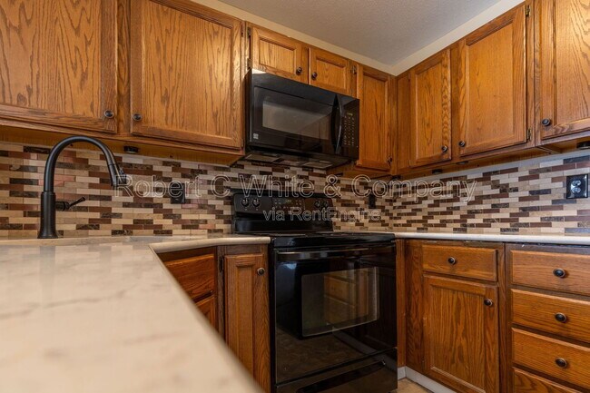 Building Photo - 85 N Main St