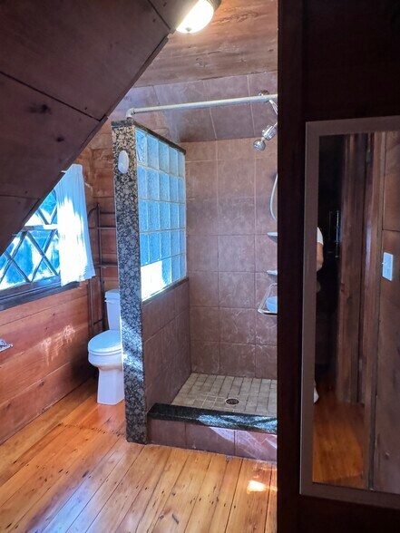 Full Bath - 50 Edgehill Rd