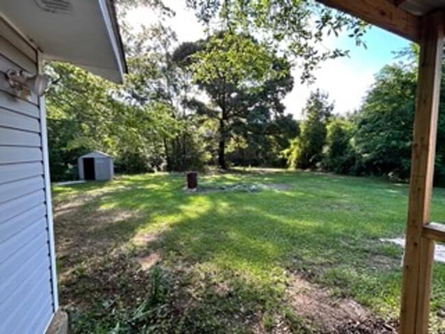 Building Photo - Country living