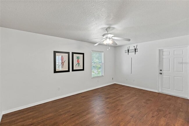 Building Photo - 206 E Catawba St