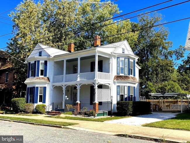 Building Photo - 817 Locust St