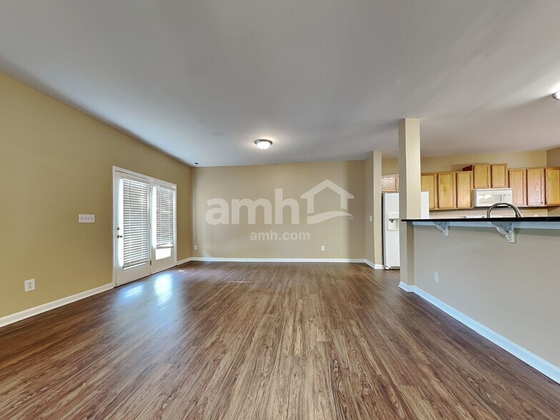 Building Photo - 9002 Glenashley Dr