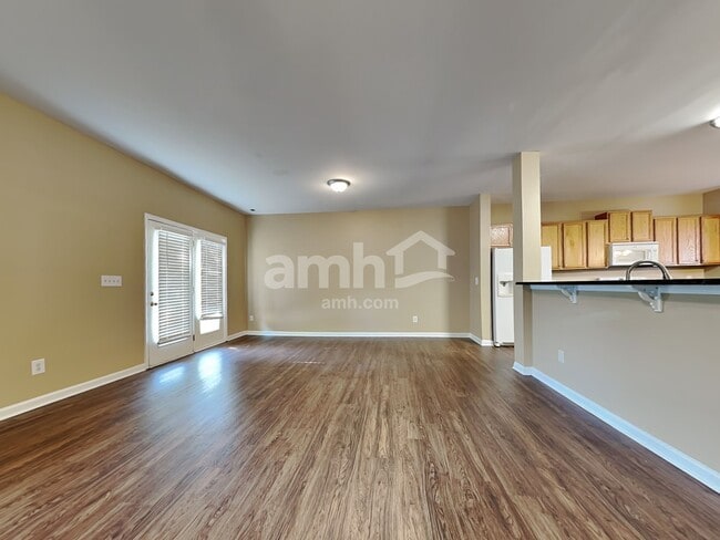 Building Photo - 9002 Glenashley Dr