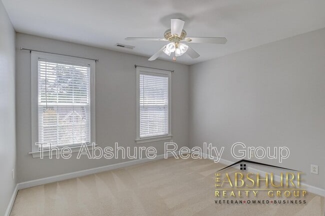 Building Photo - 1410 Fairfax Woods Dr