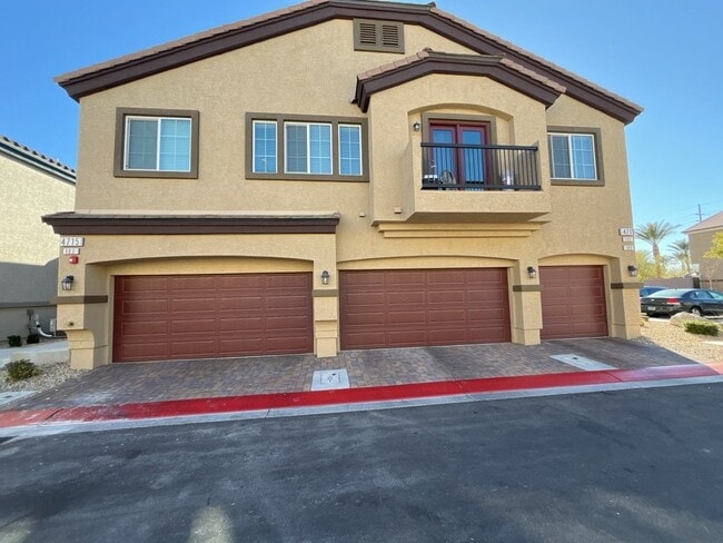 Building Photo - Beautiful 3 bedroom 3 bathroom townhome