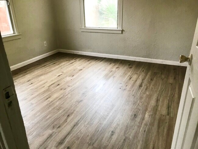 Building Photo - 2127 B St