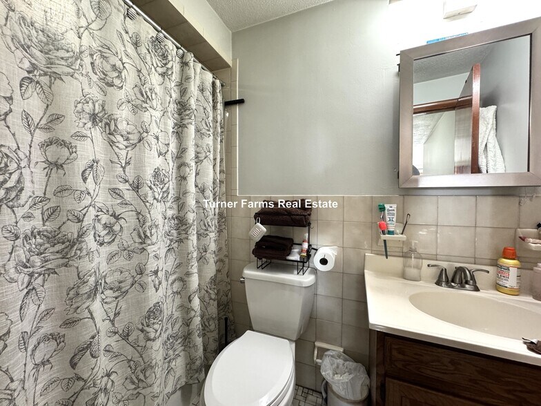 Building Photo - 10 Garfield Ave