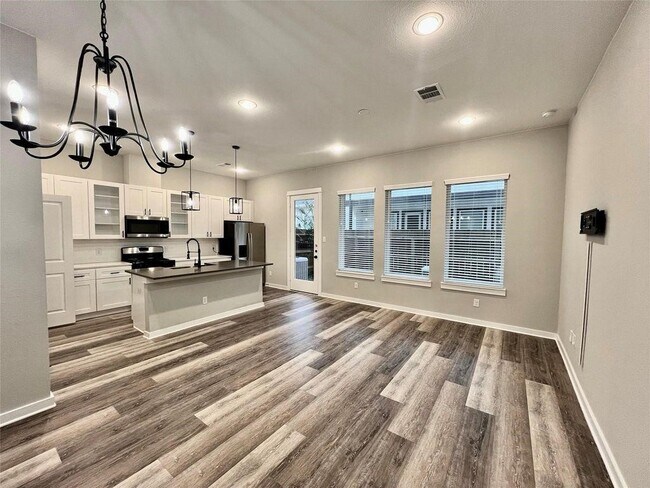 Building Photo - 6712 Parker Oaks Ln