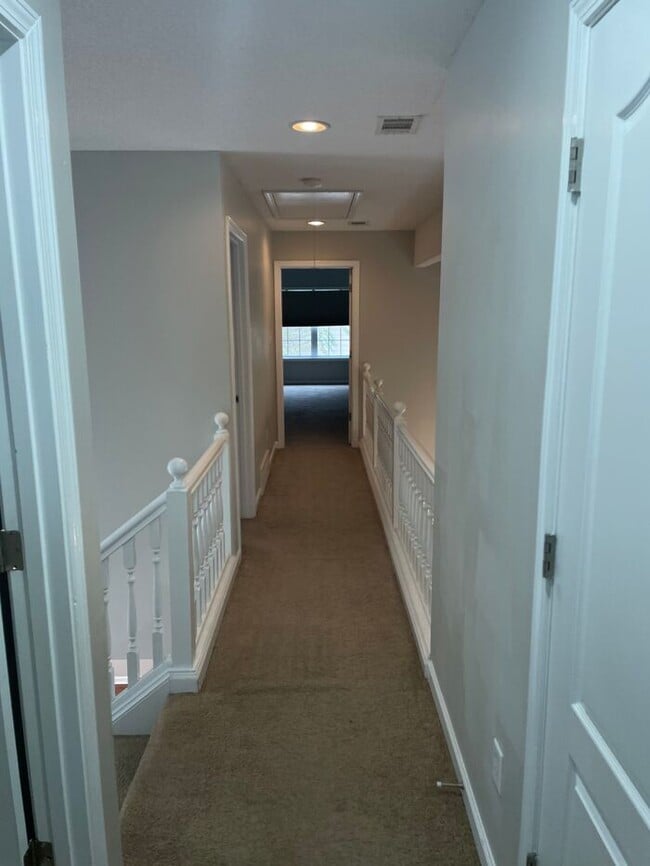 Building Photo - 4BR w/ Fenced Backyard + Garage in Lakeland