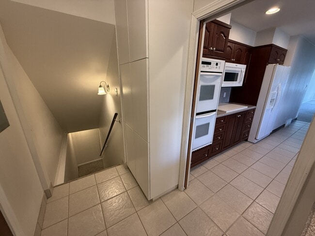 Building Photo - 3201 7th Ave S