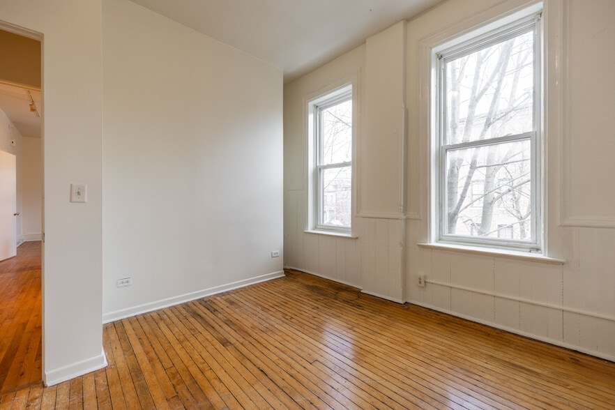 Building Photo - 2059 N Clifton Ave