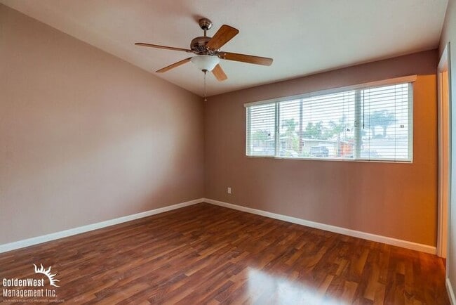 Building Photo - Stunning 3Bdm 2Ba Home with Sparkling Pool...